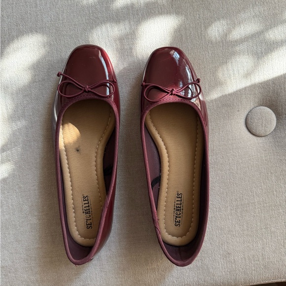 LARA Maroon Flats with Bow Detail - Picture 1 of 3